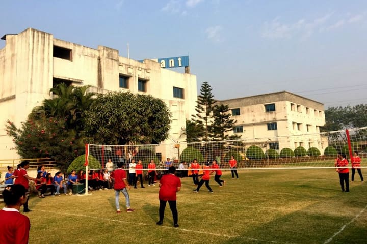 Vibrant Physiotherapy College campus in Surat, Gujarat, India — photo 4