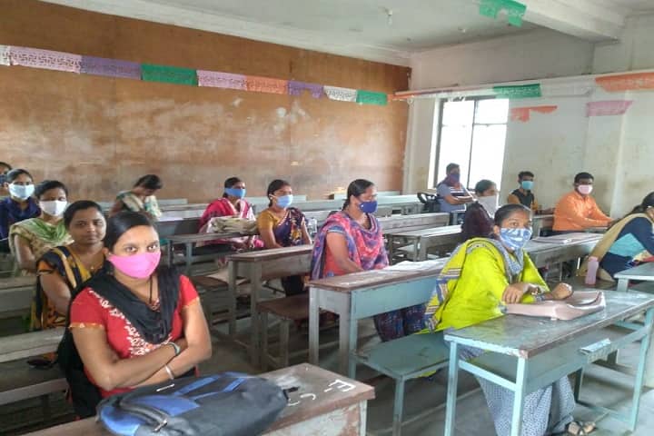 Sree Siddalingeshwara Vidyapeeth Trusts College of Education campus in Ingaleshwar, Karnataka, India — photo 3