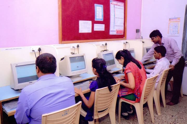 Navjeevan Law College campus in Nashik, Maharashtra, India — photo 4
