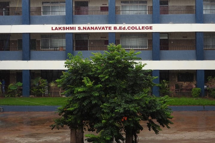 Smt Lakshmi S Nanavate B Ed College campus in Ballari, Karnataka, India — photo 1