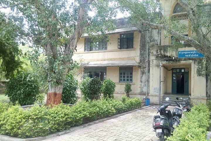 Shree Gulabkunverba Ayurved Mahavidyalaya campus in Jamnagar, Gujarat, India — photo 5