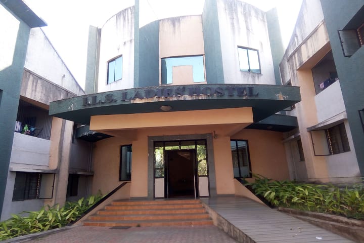 Rajarshi Shahu Law College campus in Barshi, Maharashtra, India — photo 3