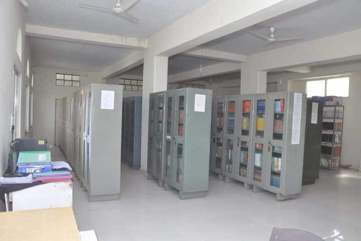 MSP Mandal's Swatantrya Senani Ramrao Awargaonkar Law College campus in Beed, Maharashtra, India — photo 3