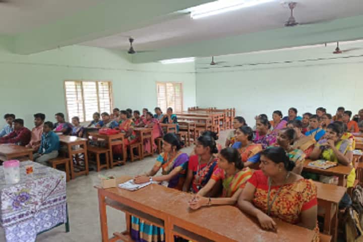 Poondi Pudhumai Madha College of Education campus in Tiruchirappalli, Tamil Nadu, India — photo 2