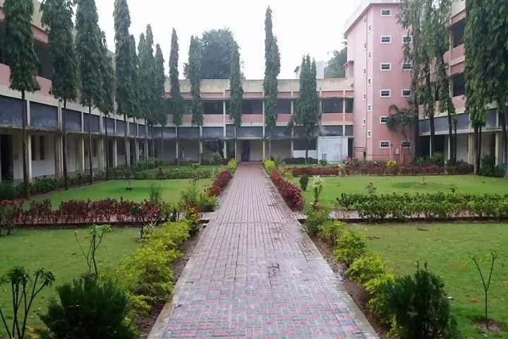 C Abdul Hakeem College campus in Melvisharam, Tamil Nadu, India — photo 2