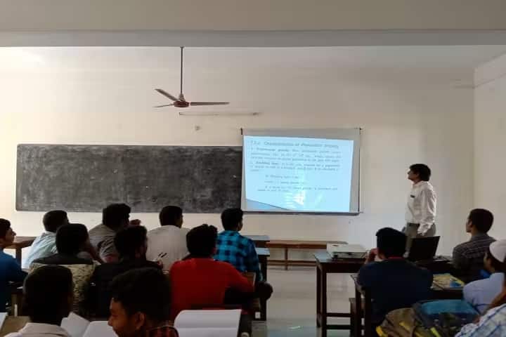 C Abdul Hakeem College campus in Melvisharam, Tamil Nadu, India — photo 3