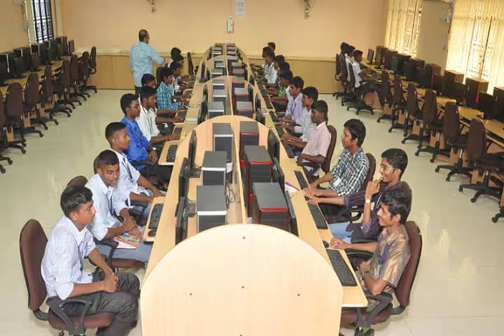 C Abdul Hakeem College campus in Melvisharam, Tamil Nadu, India — photo 6