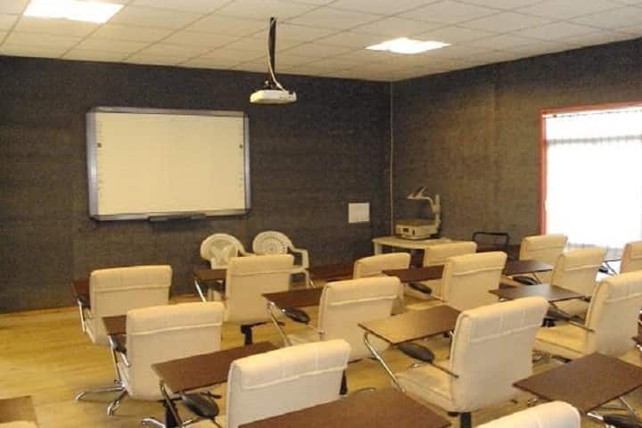 Diwaliba Polytechnic campus in Mahuva, Gujarat, India — photo 2