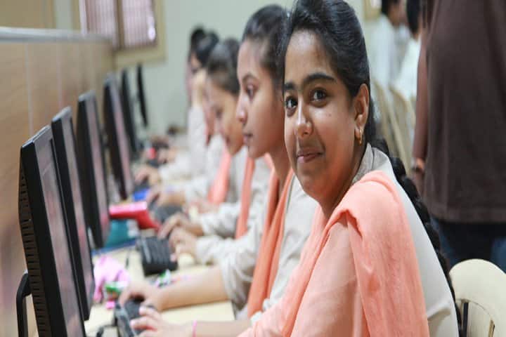 Shree Manibhai Virani and Smt Navalben Virani Science College, Rajkot campus in Rajkot, Gujarat, India