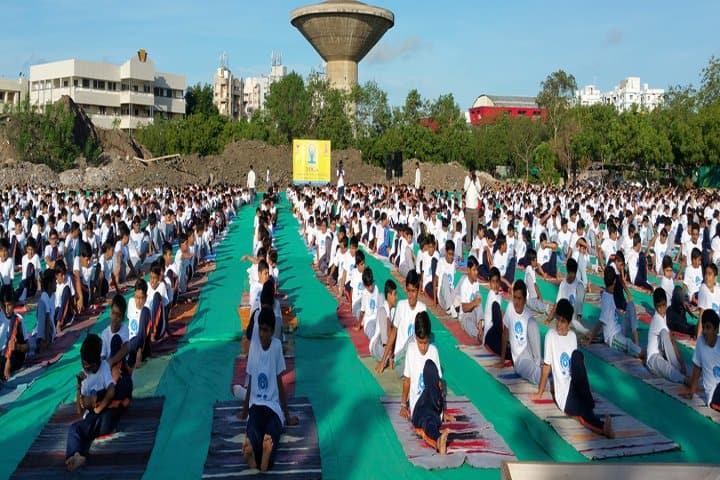 Shree Manibhai Virani and Smt Navalben Virani Science College campus in Rajkot, Gujarat, India — photo 2