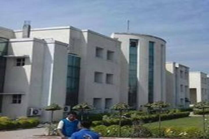 Sun Institute of Teachers Education campus in Shahjahanpur, Uttar Pradesh, India — photo 1