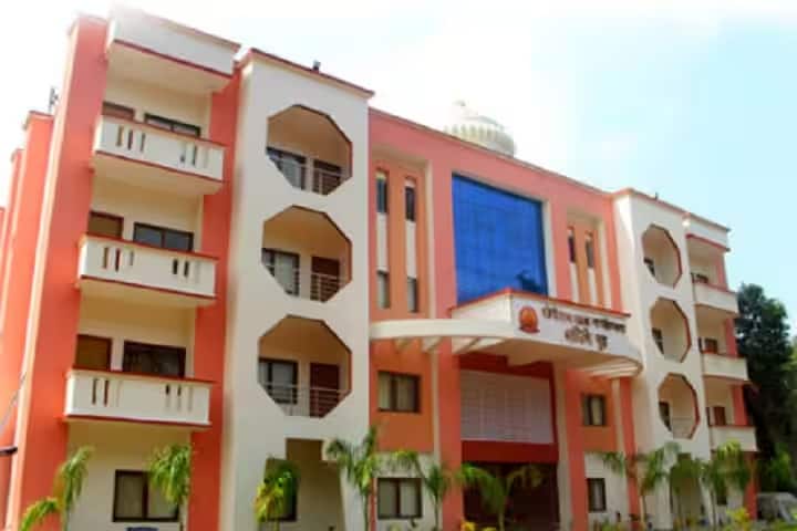 Mahayogi Gorakhnath University campus in Gorakhpur, Uttar Pradesh, India — photo 2