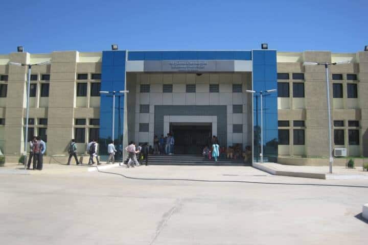 Shri CH Bhil Government Arts and Commerce College campus in Chhota Udaipur, Gujarat, India — photo 1