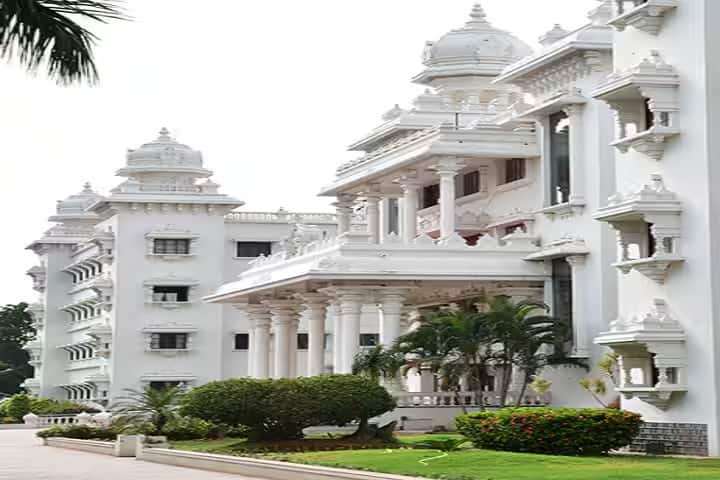 Kumaraguru College of Liberal Arts and Science campus in Coimbatore, Tamil Nadu, India — photo 1