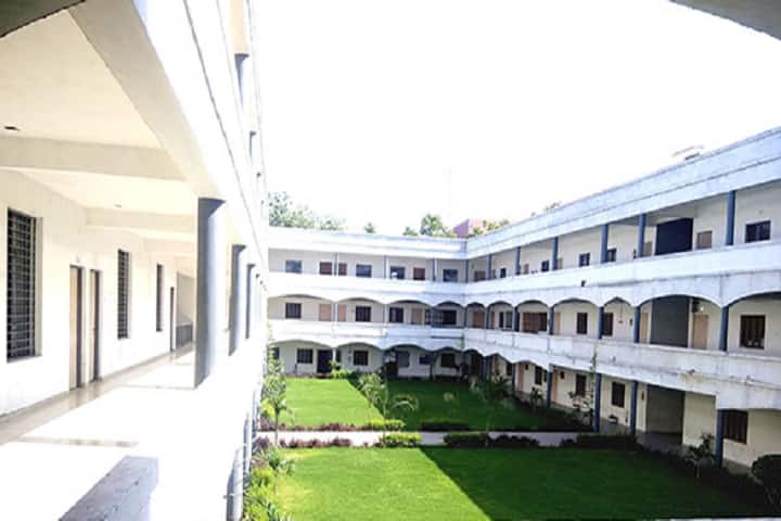 Smt Maniba Mahila B Ed College campus in Ahmedabad, Gujarat, India — photo 2