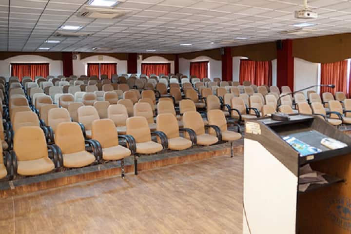 Smt Maniba Mahila B Ed College campus in Ahmedabad, Gujarat, India — photo 3