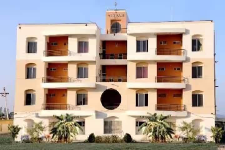 Smt Vidyawati College of Education campus in Jhansi, Uttar Pradesh, India — photo 3