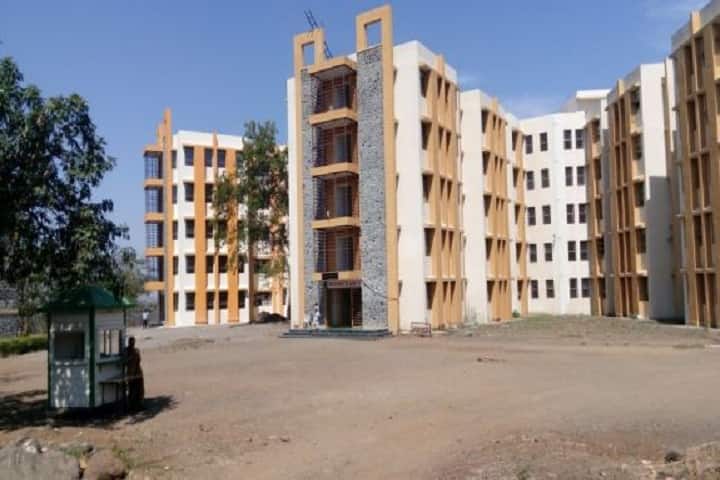 Pravara Rural Education Society's College of Pharmacy for Women campus in Sinnar, Maharashtra, India — photo 4
