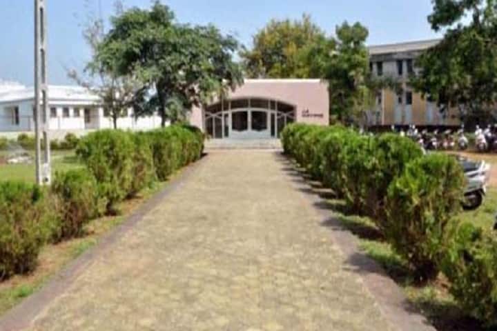 J and R B Ed College campus in Dahod, Gujarat, India — photo 1