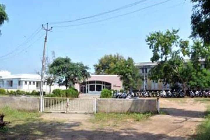 J and R B Ed College campus in Dahod, Gujarat, India — photo 2