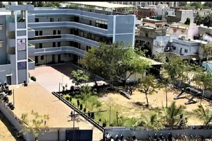Shri Vitthalbhai I Patel College of Education campus in Ahmedabad, Gujarat, India — photo 1