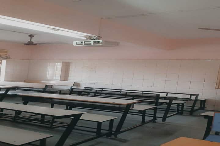 Shri Vitthalbhai I Patel College of Education campus in Ahmedabad, Gujarat, India — photo 4
