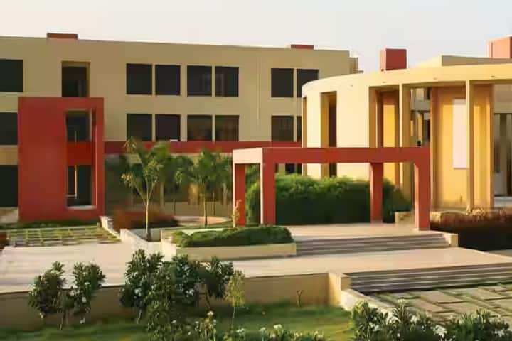 Dr Subhash College of Education campus in Junagadh, Gujarat, India — photo 1