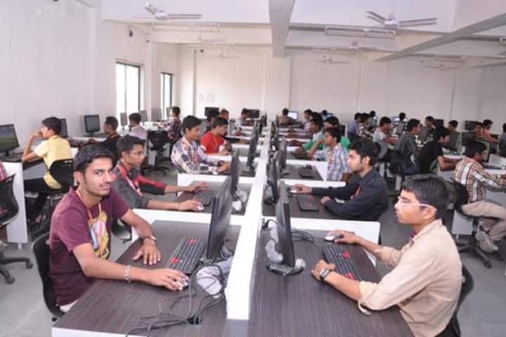 Surendranagar University campus in Wadhwan, Gujarat, India — photo 3