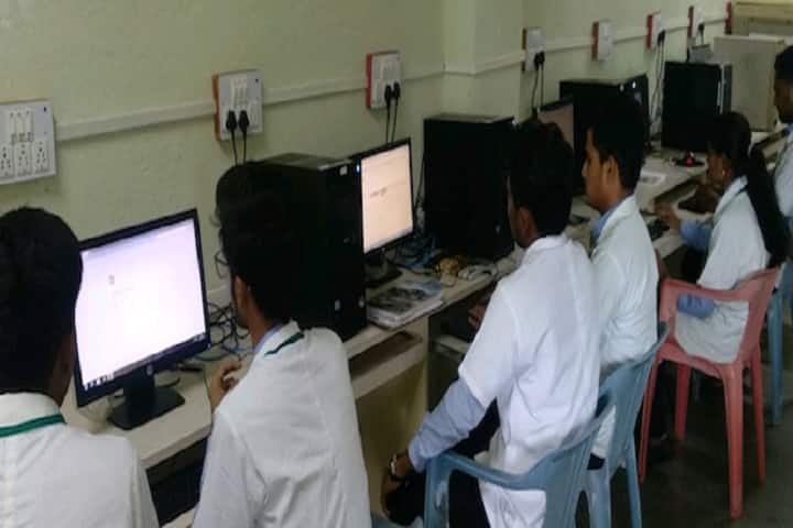 Pravara Rural College of Pharmacy campus in Loni Bk., Maharashtra, India — photo 4