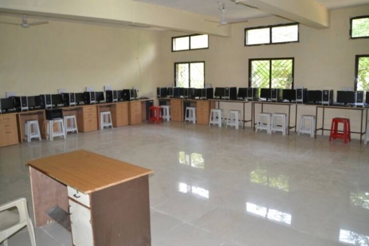 Pratibhatai Pawar College of Pharmacy campus in Wadala Mahadeo, Maharashtra, India — photo 2