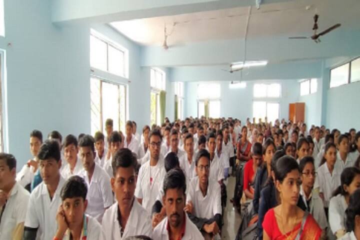 Pratibhatai Pawar College of Pharmacy campus in Wadala Mahadeo, Maharashtra, India — photo 4