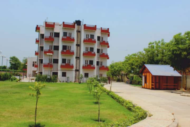 Maharaja Agrasen College campus in New Delhi, Delhi, India — photo 2