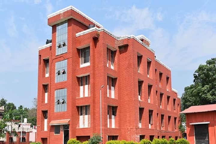 Guru Nanak College, Dehradun campus in Dehradun, Uttarakhand, India