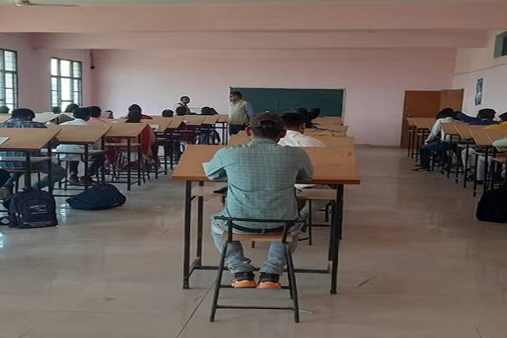Pandit Dev Prabhakar Shastri BEd College campus in Chhatarpur, Madhya Pradesh, India — photo 3