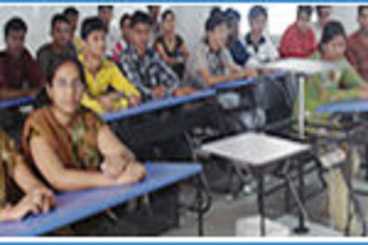 Pioneer Pharmacy Degree College campus in Vadodara, Gujarat, India — photo 3