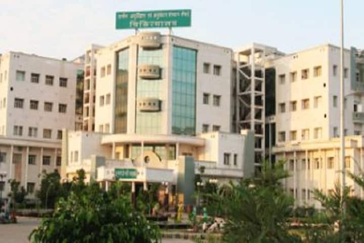 Pharmacy College campus in Saifai, Uttar Pradesh, India — photo 1