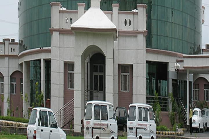 Pharmacy College campus in Saifai, Uttar Pradesh, India — photo 2