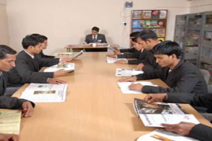 Shri Radhe PG College campus in Bharatpur, Rajasthan, India — photo 4