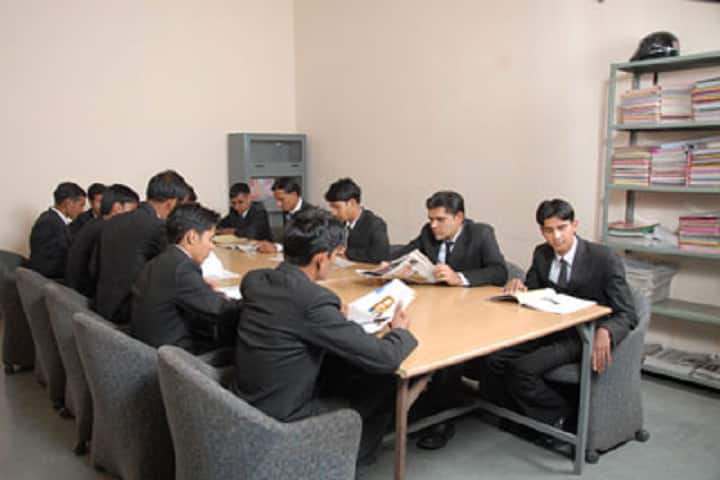 Shri Radhe PG College campus in Bharatpur, Rajasthan, India — photo 5
