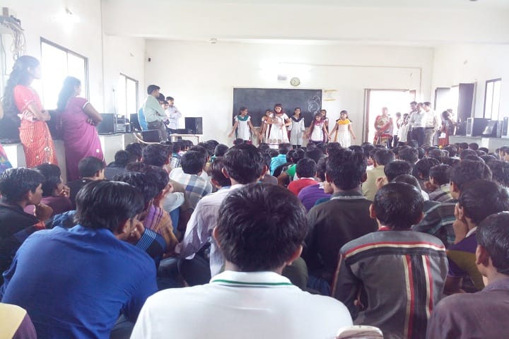 Shreemati Meenakshiben Shantibhai Dave College of Education campus in Jamnagar, Gujarat, India — photo 1