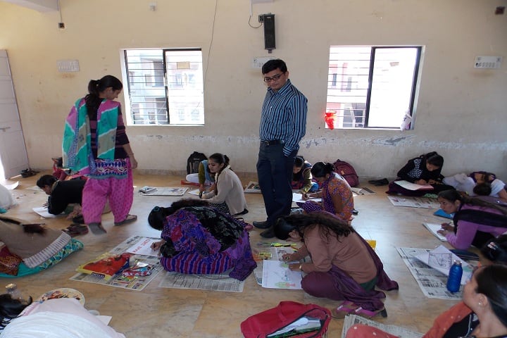 Shreemati Meenakshiben Shantibhai Dave College of Education campus in Jamnagar, Gujarat, India — photo 4