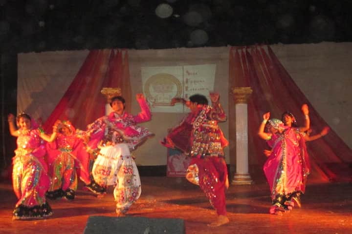 Shreemati Meenakshiben Shantibhai Dave College of Education campus in Jamnagar, Gujarat, India — photo 5