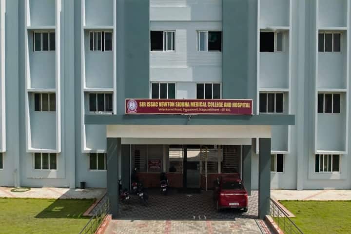 Sir Issac Newton Siddha Medical College campus in Nagapattinam, Tamil Nadu, India — photo 2