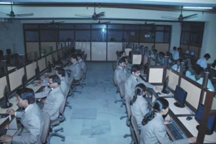 IIMT Management College campus in Meerut, Uttar Pradesh, India — photo 2