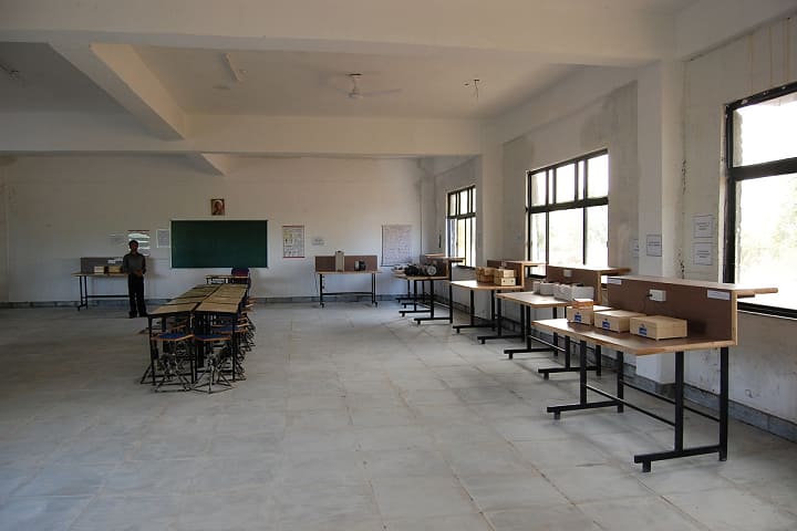 Shri Rawatpura Sarkar Institute of Pharmacy campus in Jabalpur, Madhya Pradesh, India — photo 3
