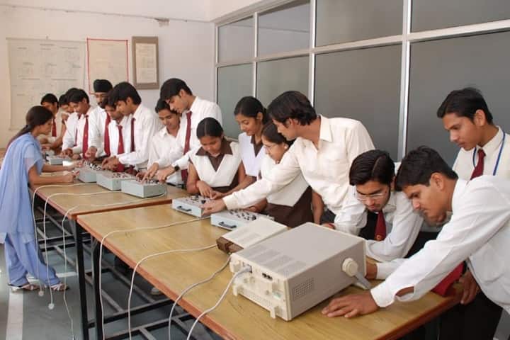 Shri Rawatpura Sarkar Institute of Pharmacy campus in Datia, Madhya Pradesh, India — photo 3