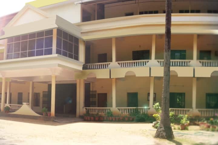 Dr Palpu Memorial SNDP Yogam College of Education campus in Kodungallur, Kerala, India — photo 1