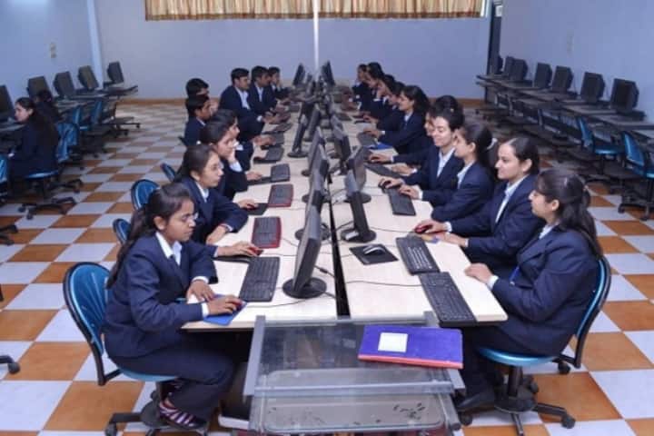 Shree Sahajanand Institute of Physiotherapy campus in Bhavnagar, Gujarat, India — photo 2
