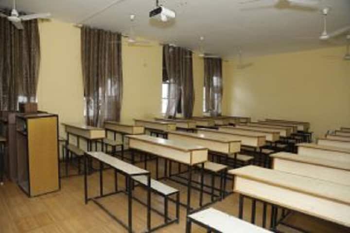 Guru Gobind Singh College of Education campus in Mukerian, Punjab, India — photo 4