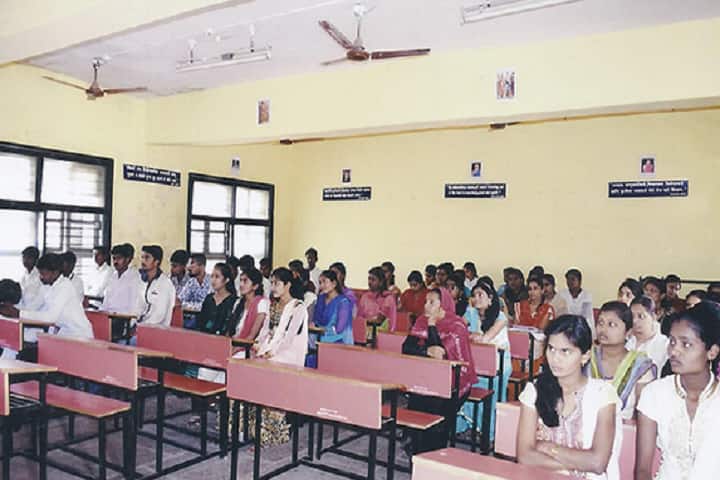 Shri Swami Vivekanand Shikshan Sanstha College of Education campus in Osmanabad, Maharashtra, India — photo 2